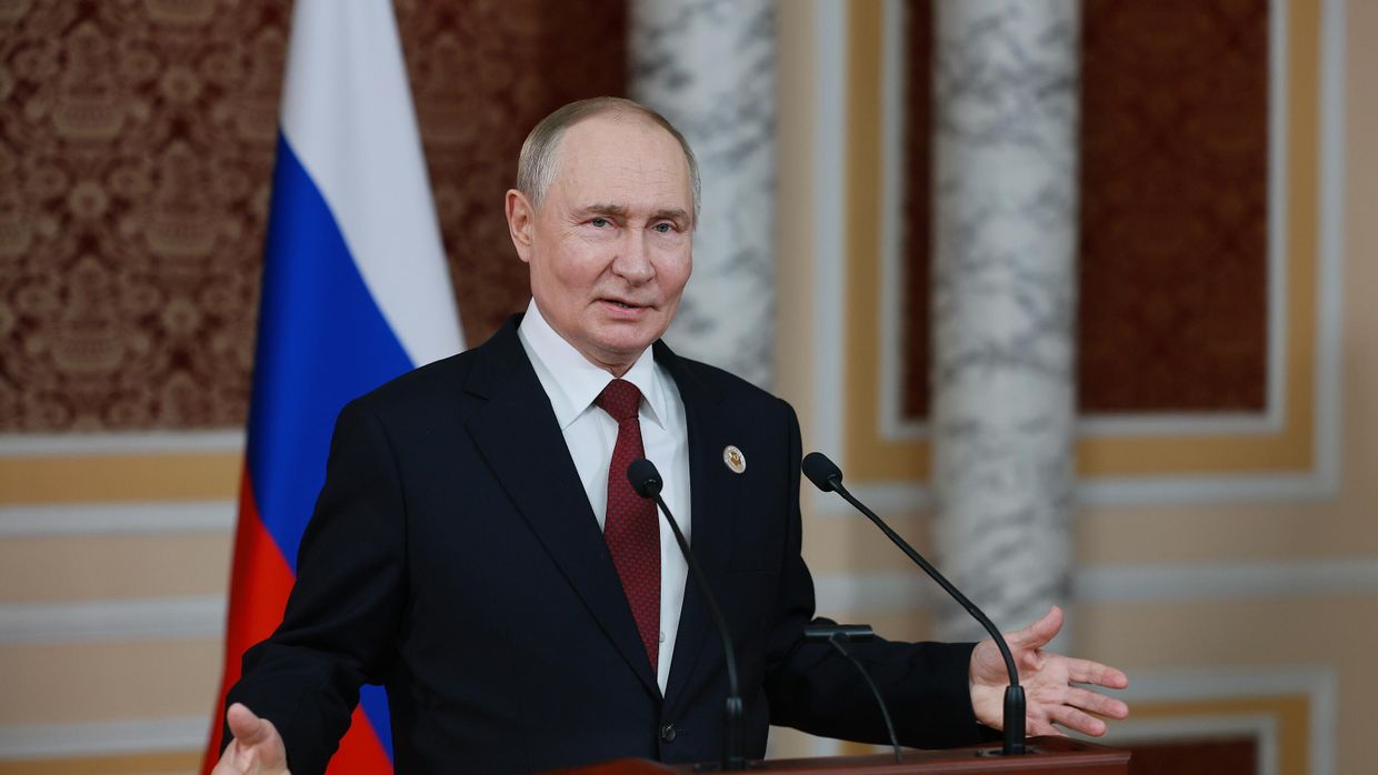 Президент РФ Владимир Путин выступает перед представителями СМИ