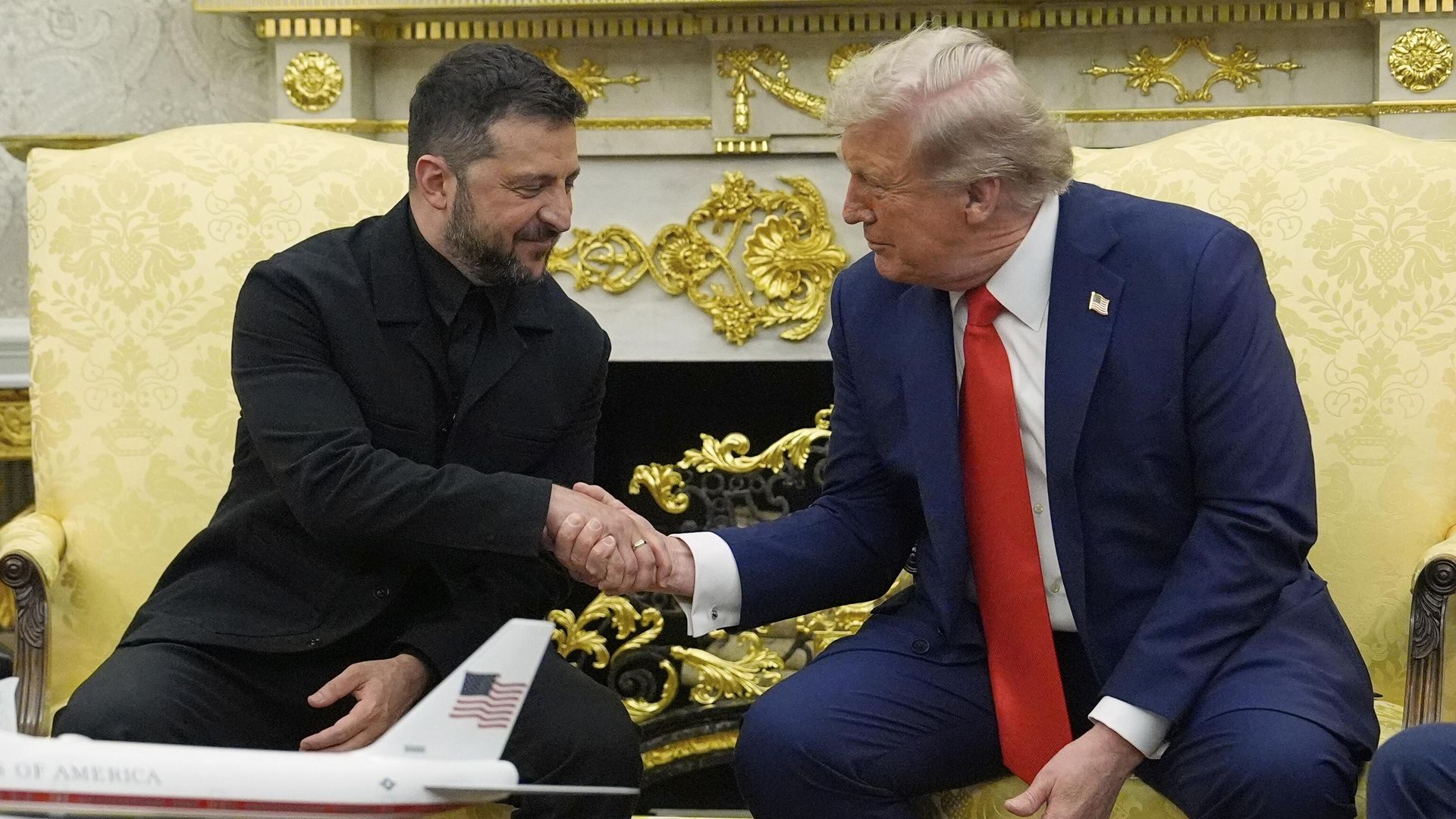 Президент Дональд Трамп с Владимиром Зеленским в Овальном кабинете Белого дома 18 августа 2025 года - ИноСМИ, 1920, 16.10.2025