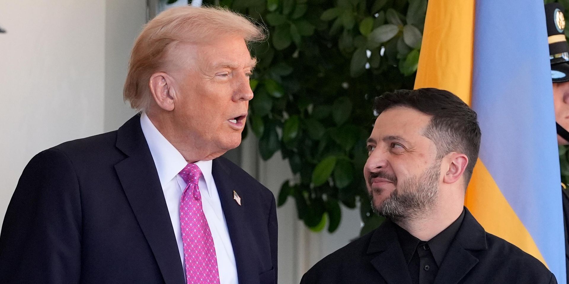 Президент США Дональд Трамп и Владимир Зеленский у западного крыла Белого дома 17 октября 2025 г. - ИноСМИ, 1920, 18.10.2025
