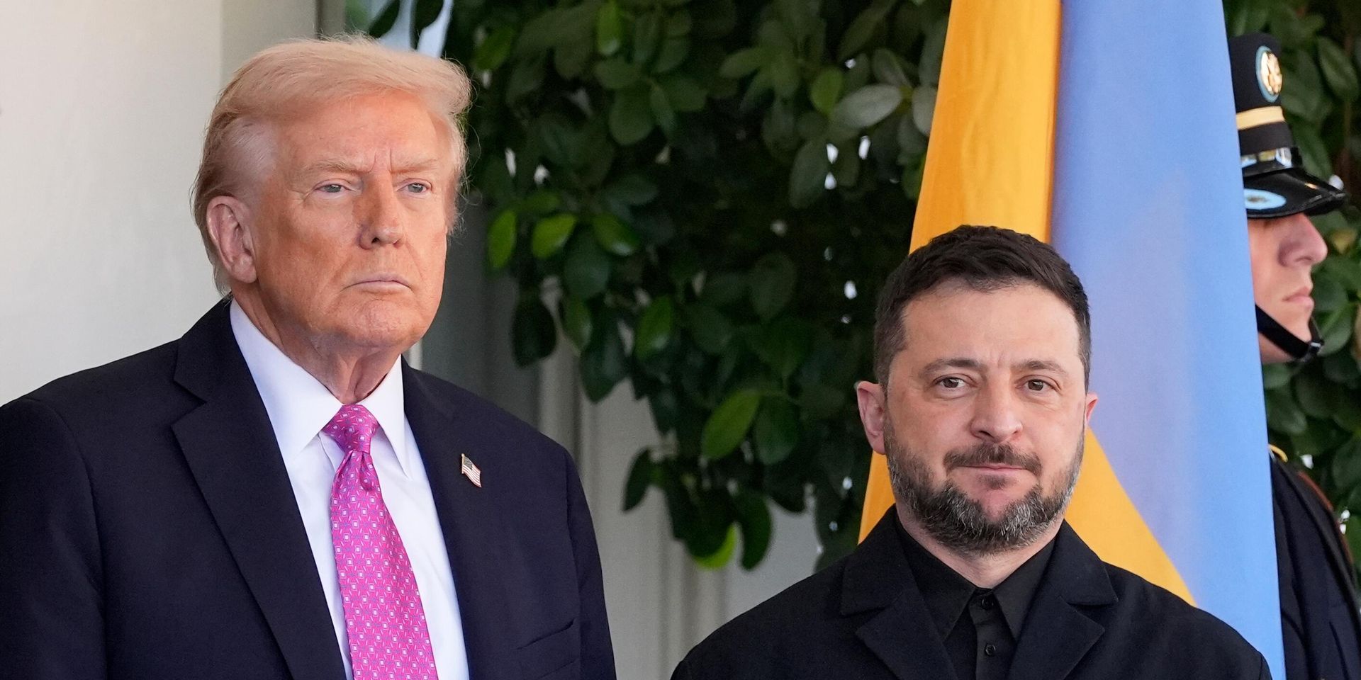 Президент США Дональд Трамп и Владимир Зеленский у западного Крыла Белого дома 17 октября 2025 г. - ИноСМИ, 1920, 21.09.2026