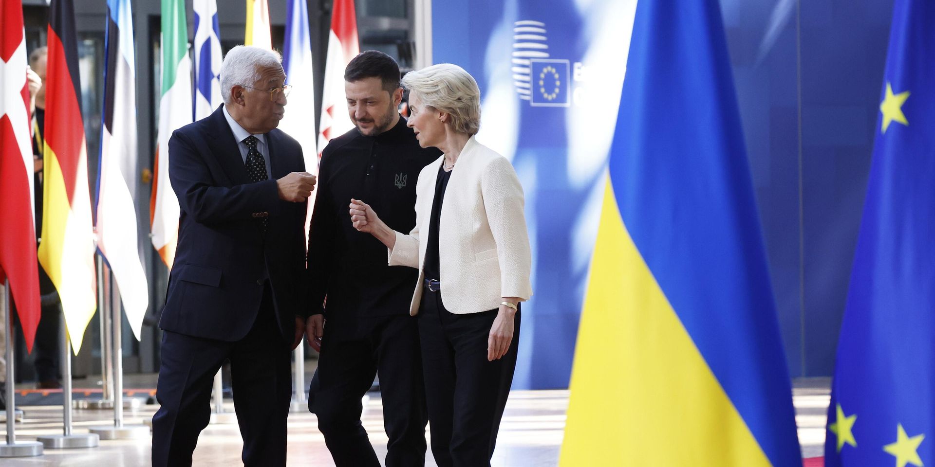 Президент Европейского совета Антонио Коста, Владимир Зеленский и председатель Европейской комиссии Урсула фон дер Ляйен  - ИноСМИ, 1920, 24.10.2025