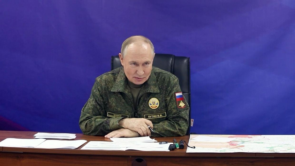 Президент Владимир Путин посетил пункт управления Объединённой группировки войск