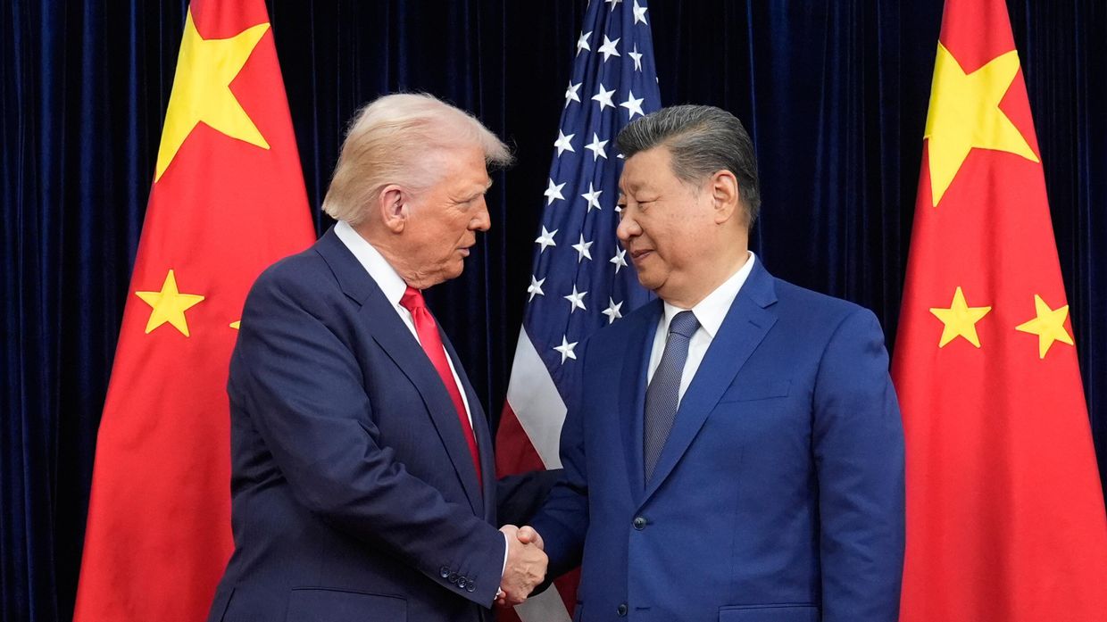 Президент США Дональд Трамп и председатель КНР Си Цзиньпин в Пусане, Южная Корея