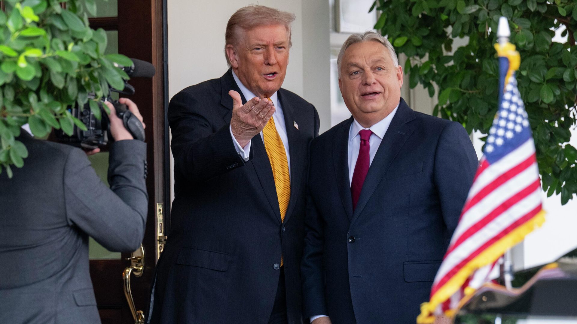 Президент США Дональд Трамп встречает премьер-министра Венгрии Виктора Орбана по прибытии в Белый дом 7 ноября 2025 г. - ИноСМИ, 1920, 13.11.2025