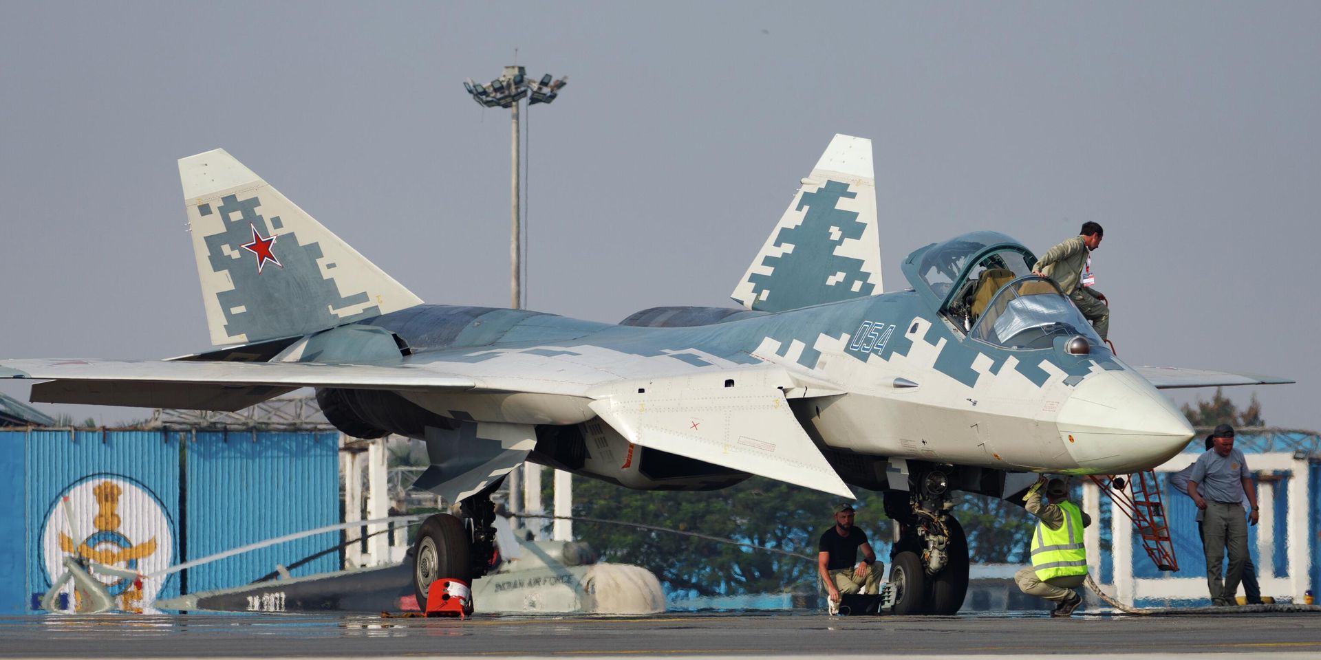Многофункциональный истребитель пятого поколения Су-57 на международной выставке Aero India 2025 - ИноСМИ, 1920, 21.06.2026