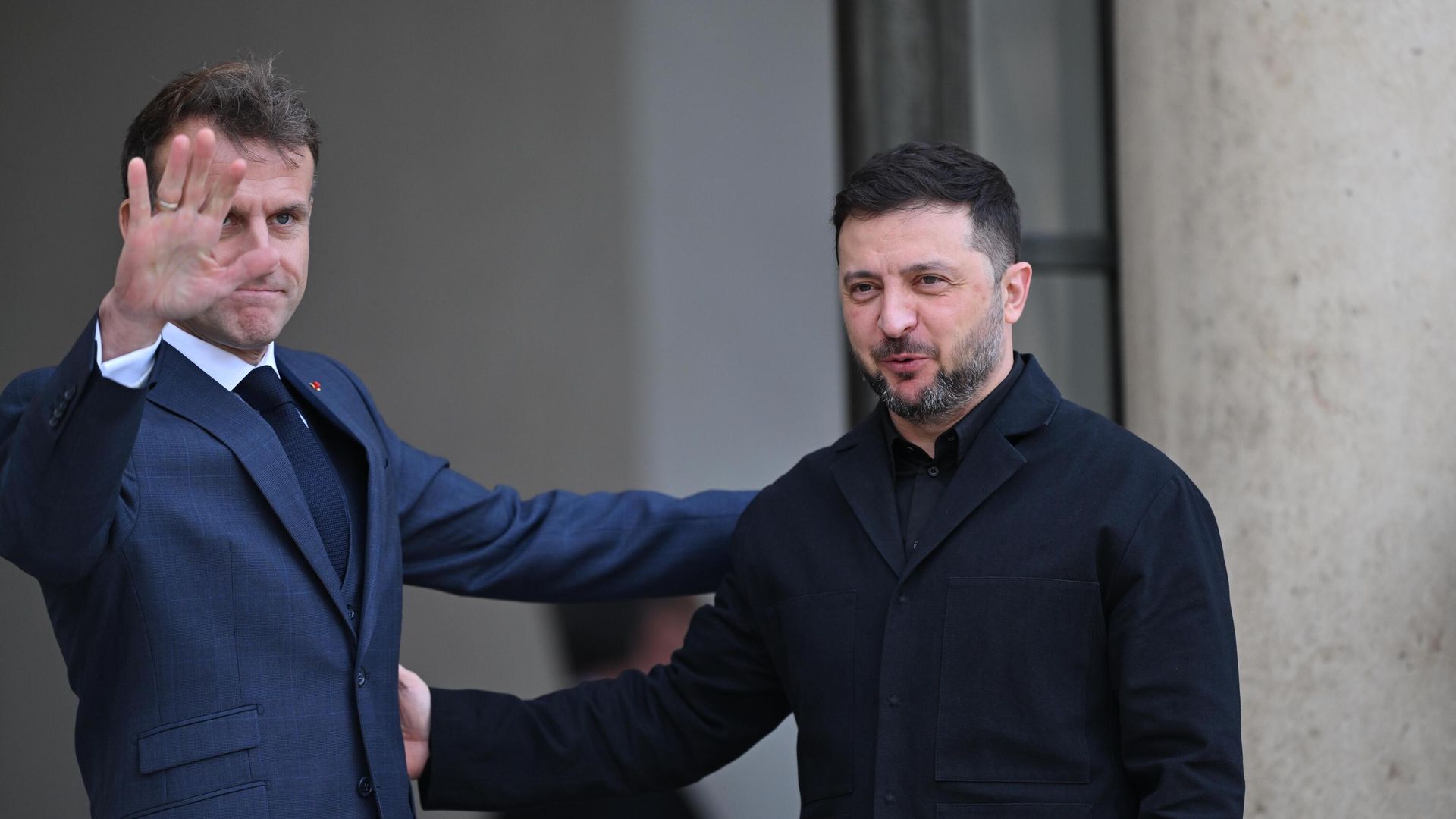 Президент Франции Эммануэль Макрон и Владимр Зеленский в Париже, Франция, 17 ноября 2025 года - ИноСМИ, 1920, 17.11.2025