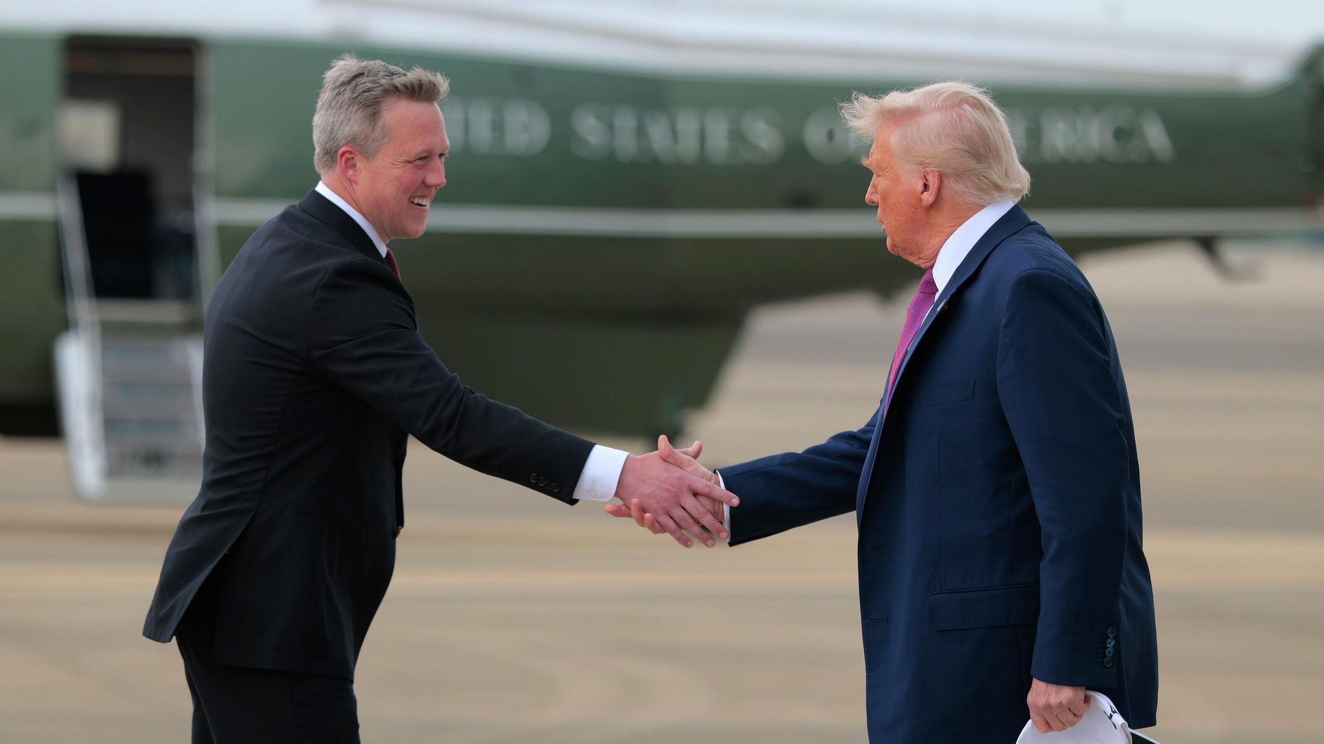 Министр армии США Дэн Дрисколл и президент США Дональд Трамп - ИноСМИ, 1920, 26.11.2025