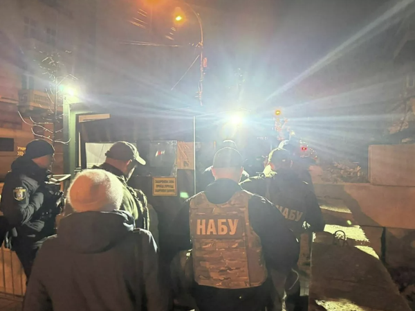 Сотрудники антикоррупционных структур НАБУ и САП проводят обыски у Ермака