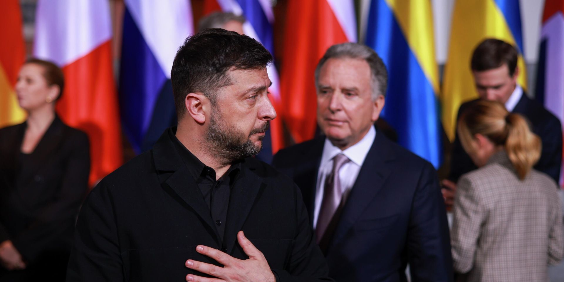 Владимир Зеленский, специальный посланник США Стив Уиткофф и европейские политики на встрече в Берлине, Германия - ИноСМИ, 1920, 16.12.2025