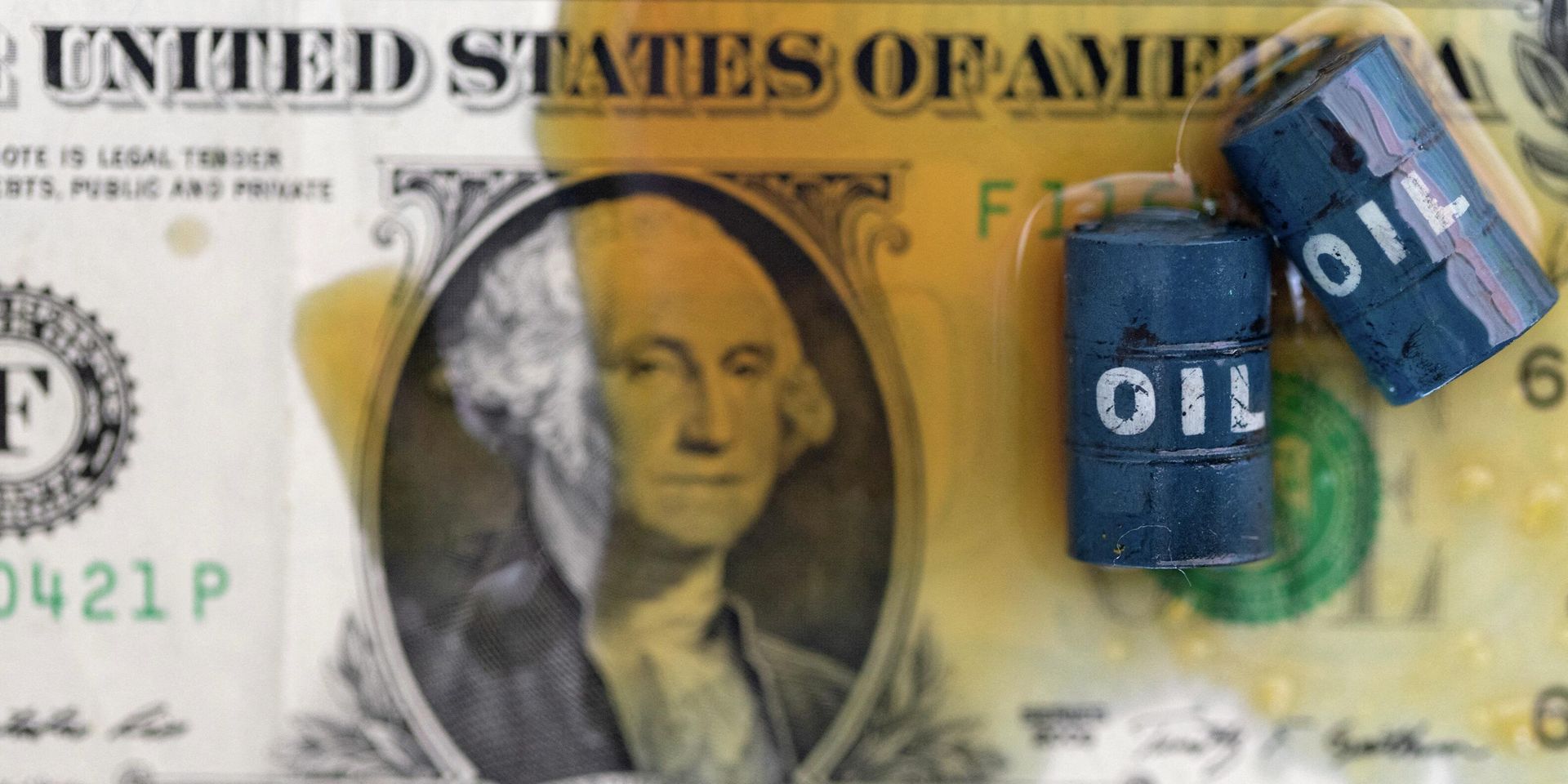 Миниатюрные изображения нефтяных бочек и банкнота в долларах США - ИноСМИ, 1920, 19.03.2026