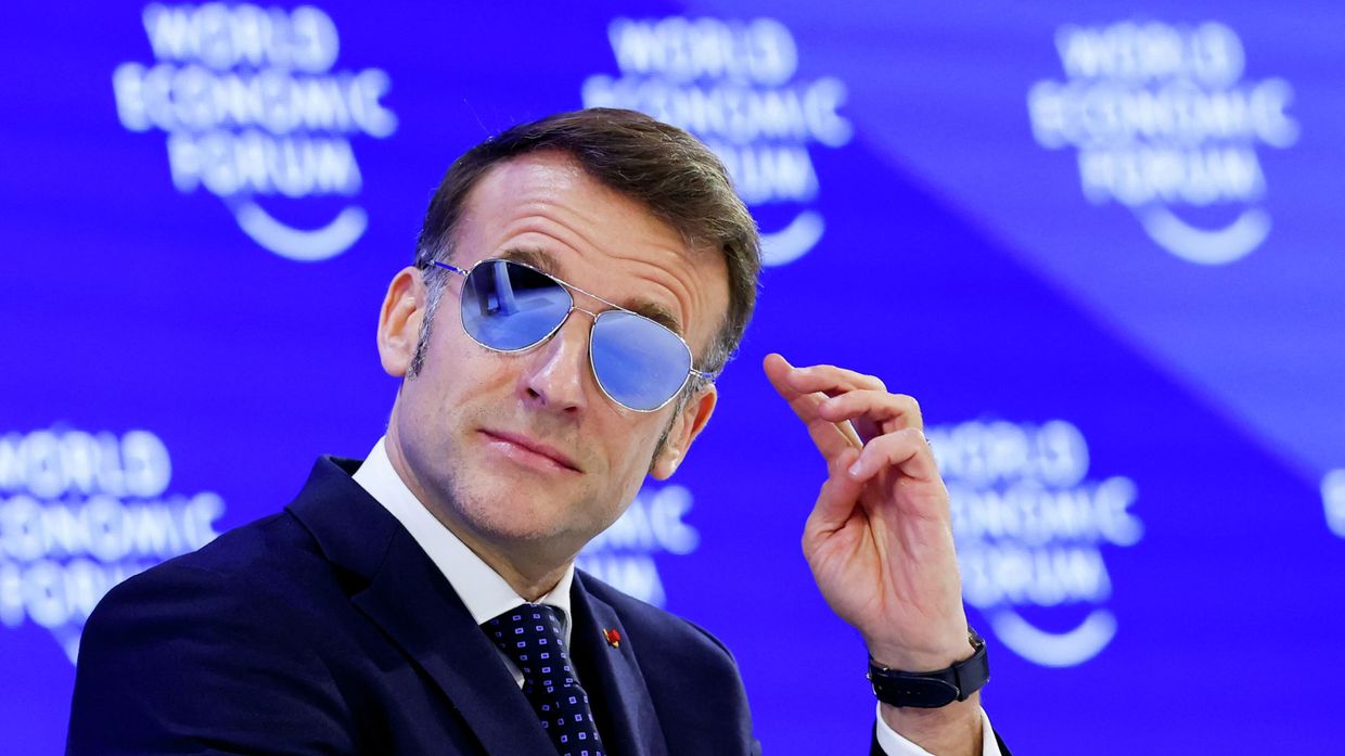 Президент Франции Эммануэль Макрон на саммите в Давосе