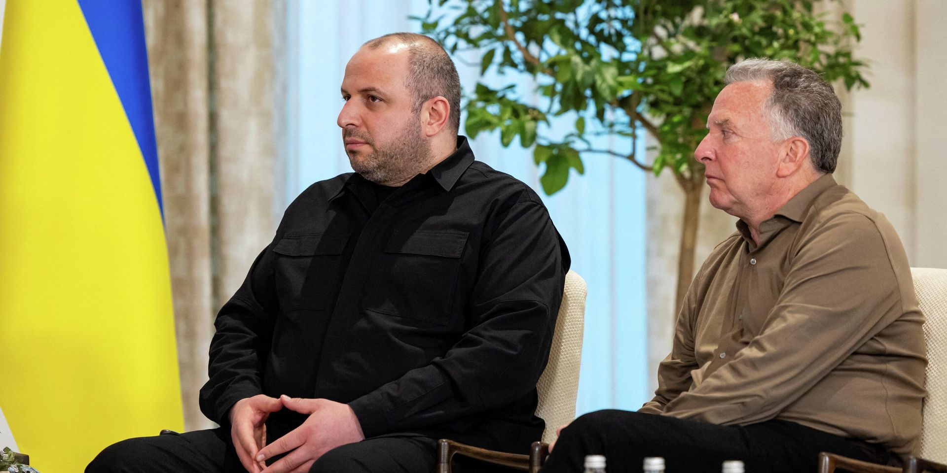 Стив Уиткофф и Рустем Умеров на трехсторонних переговорах России, США и Украины в Абу-Даби - ИноСМИ, 1920, 24.01.2026