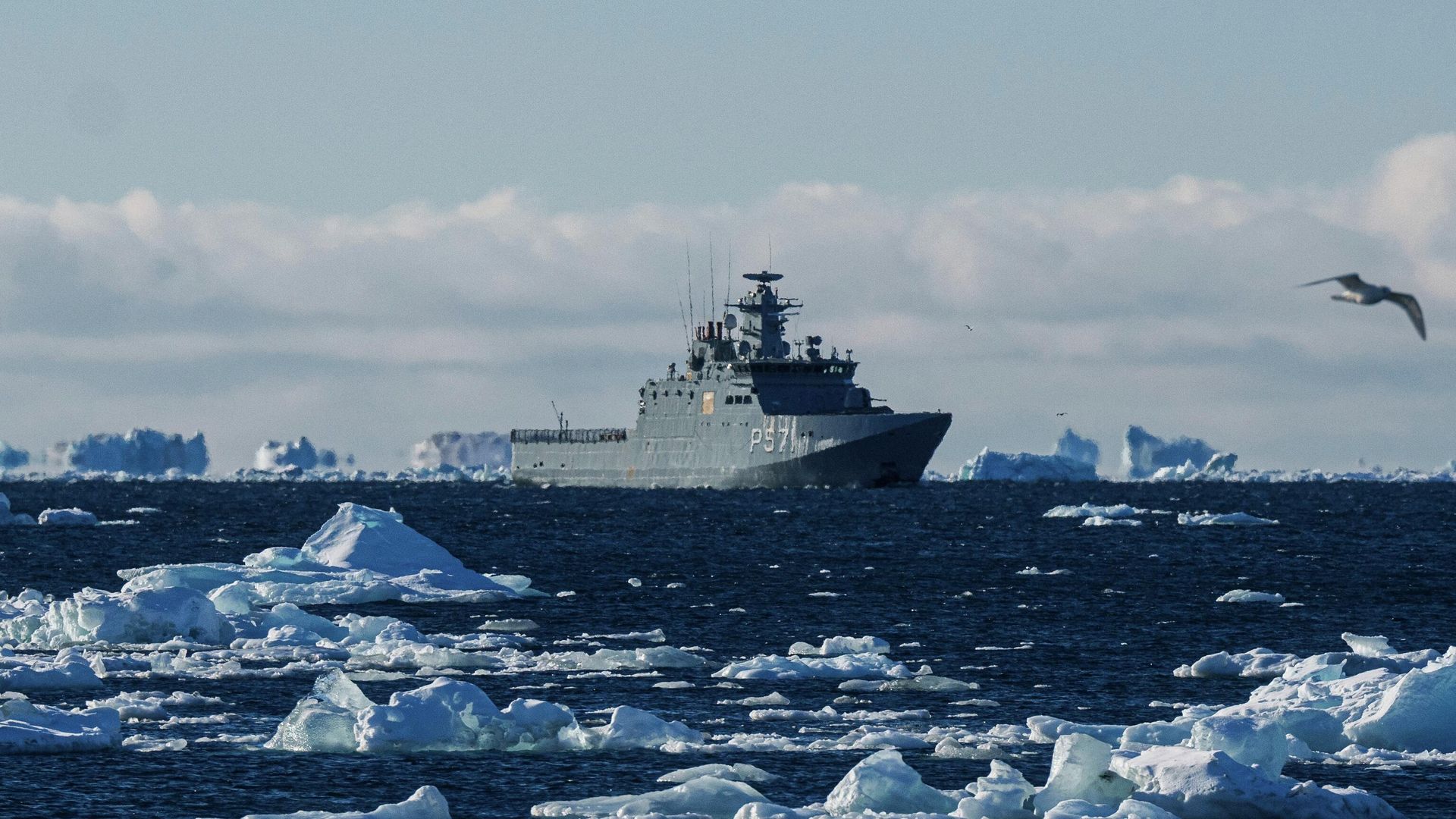 Военное судно Королевского военно-морского флота Дании Эйнар Миккельсен, патрулирует вблизи Нуука, Гренландия - ИноСМИ, 1920, 12.02.2026