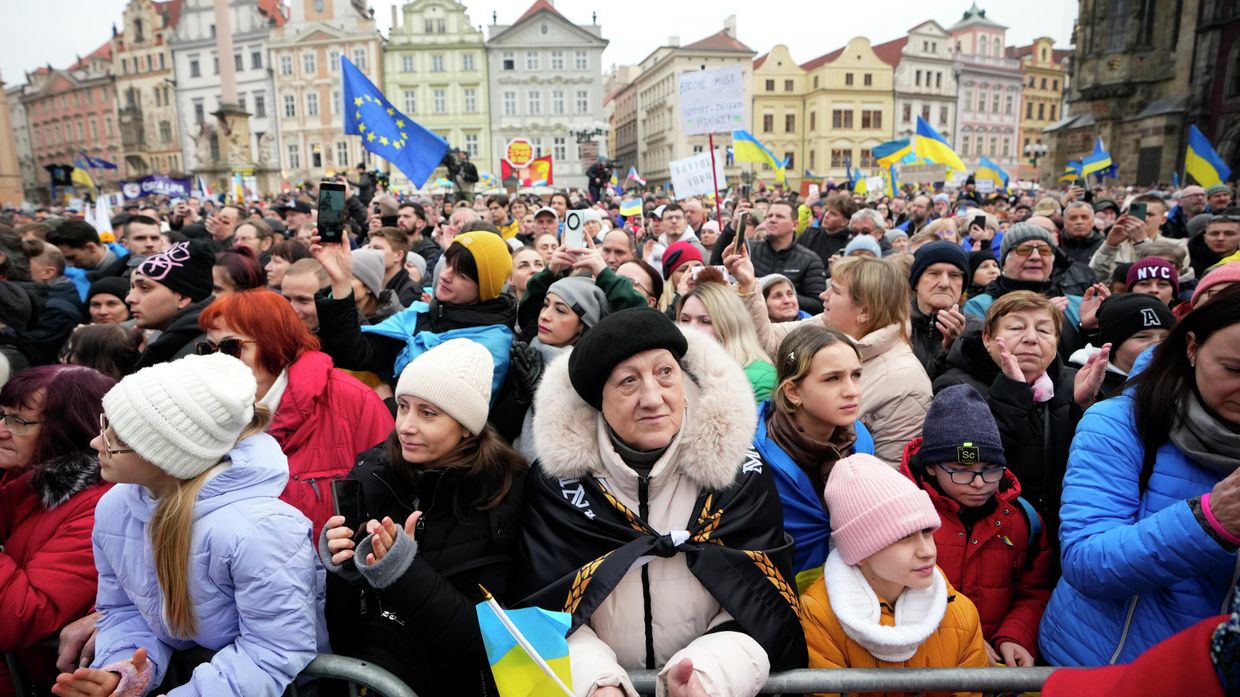Люди собрались в Праге на годовщину начала конфликта на Украине