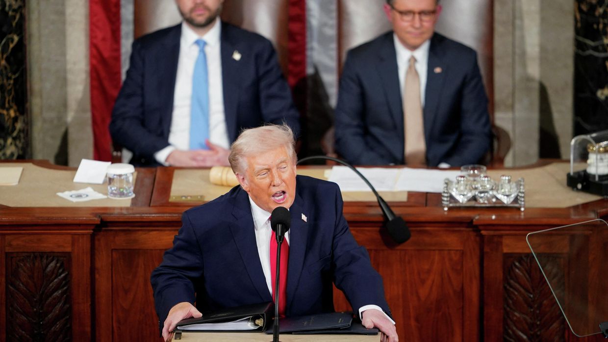 Президент США Дональд Трамп выступает с речью в Палате представителей Конгресса США в Вашингтоне