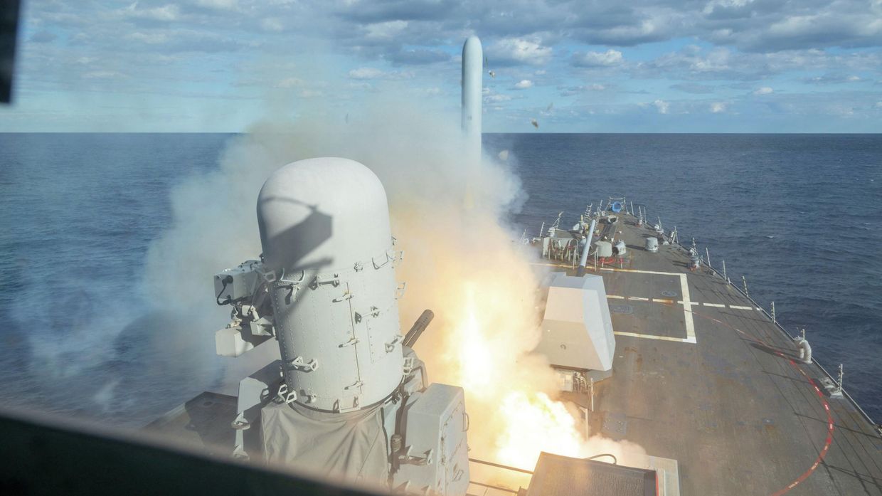 Запуск ракеты с американского корабля в ходе операции США и Израиля против Ирана под названием Эпическая ярость