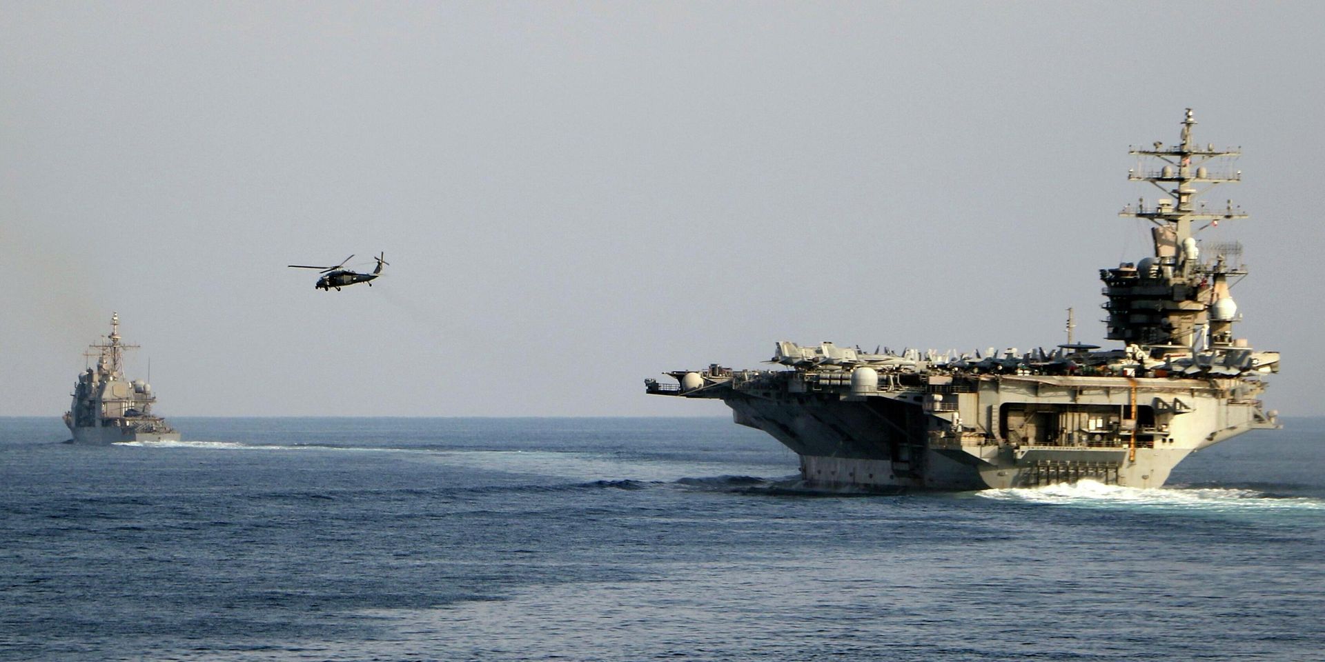 Авианосец США Дуайт Эйзенхауэр и другие военные корабли пересекают Ормузский пролив  - ИноСМИ, 1920, 22.07.2026