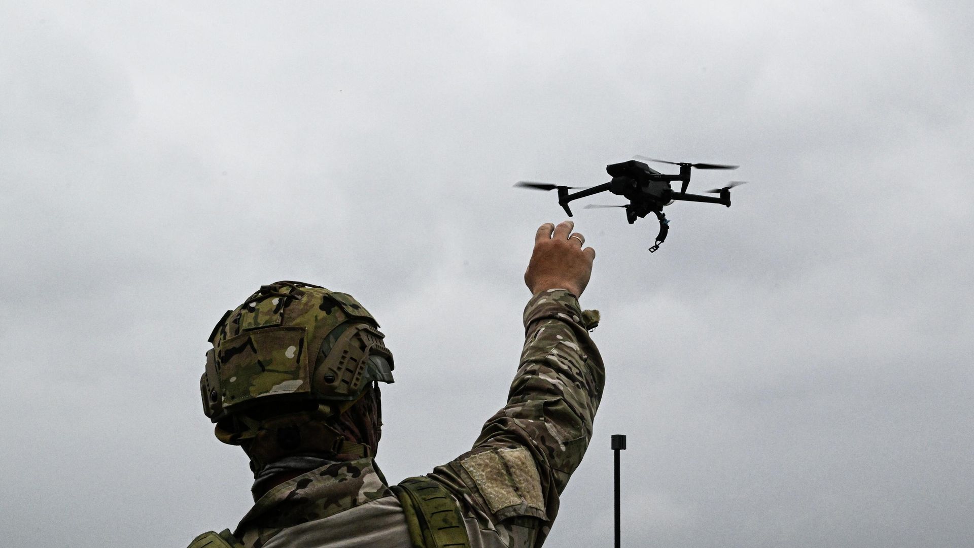 На занятиях по управлению FPV-дронами на военном полигоне Бамбурово - ИноСМИ, 1920, 16.08.2026