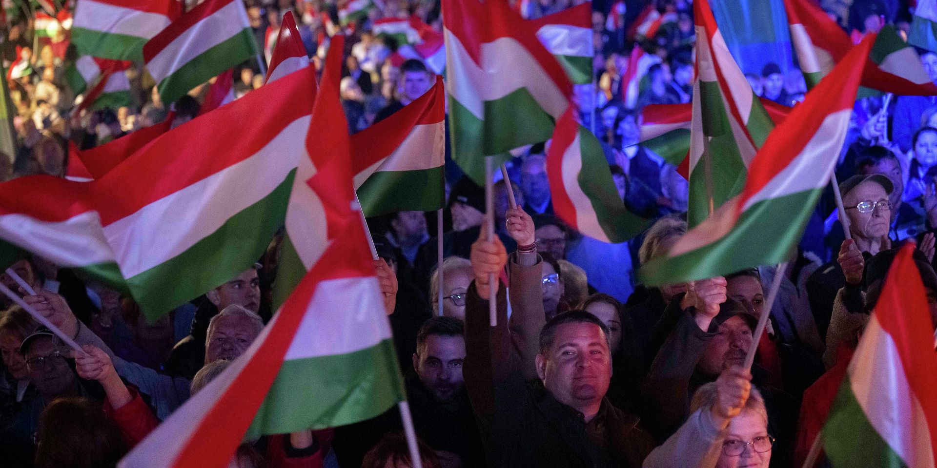 Сторонники премьер-министра Виктора Орбана в Капошваре, Венгрия - ИноСМИ, 1920, 08.10.2026