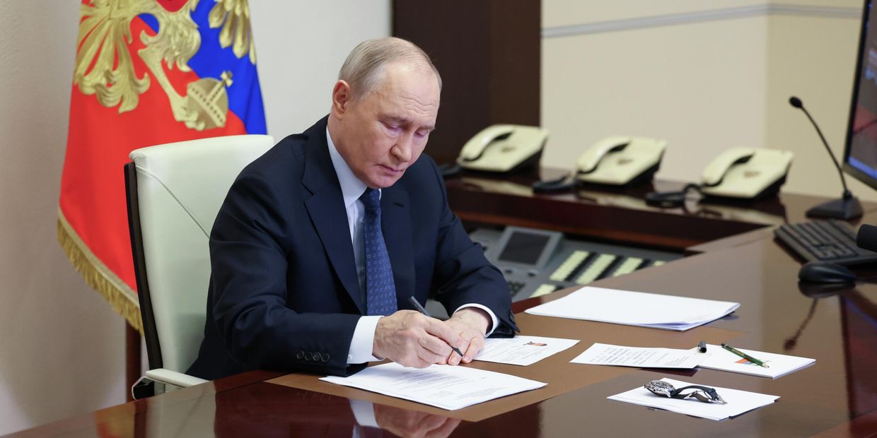 Президент Владимир Путин провел совещание по ситуации в Дагестане в связи с паводками