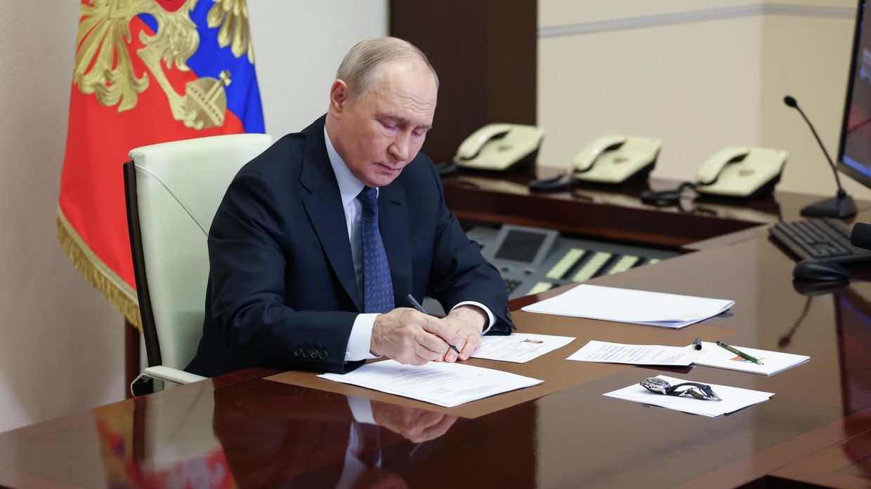 Президент Владимир Путин провел совещание по ситуации в Дагестане в связи с паводками