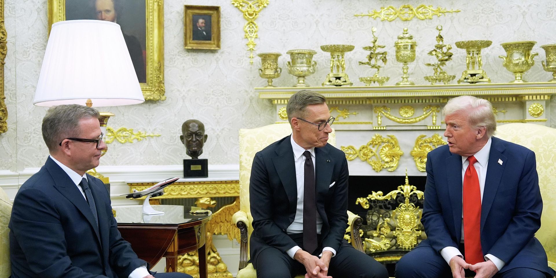 Премьер-министр Финляндии Петтери Орпо, президент Финляндии Александр Стубб и президент США Дональд Трамп в Овальном кабинете Белого дома. Архивная фотография - ИноСМИ, 1920, 06.10.2026