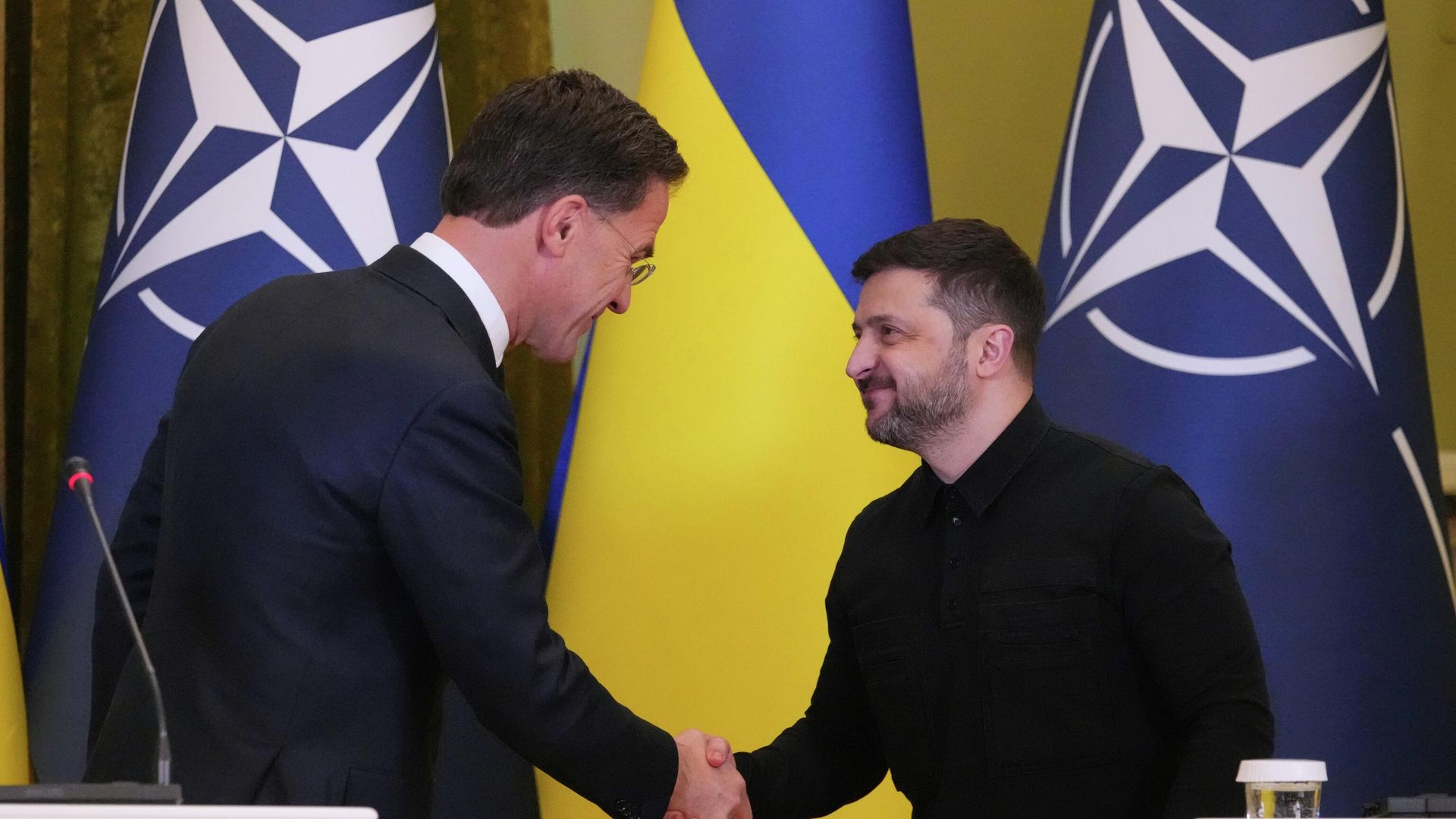Генеральный секретарь НАТО Марк Рютте и Владимир Зеленский. Архивная фотография - ИноСМИ, 1920, 18.06.2026