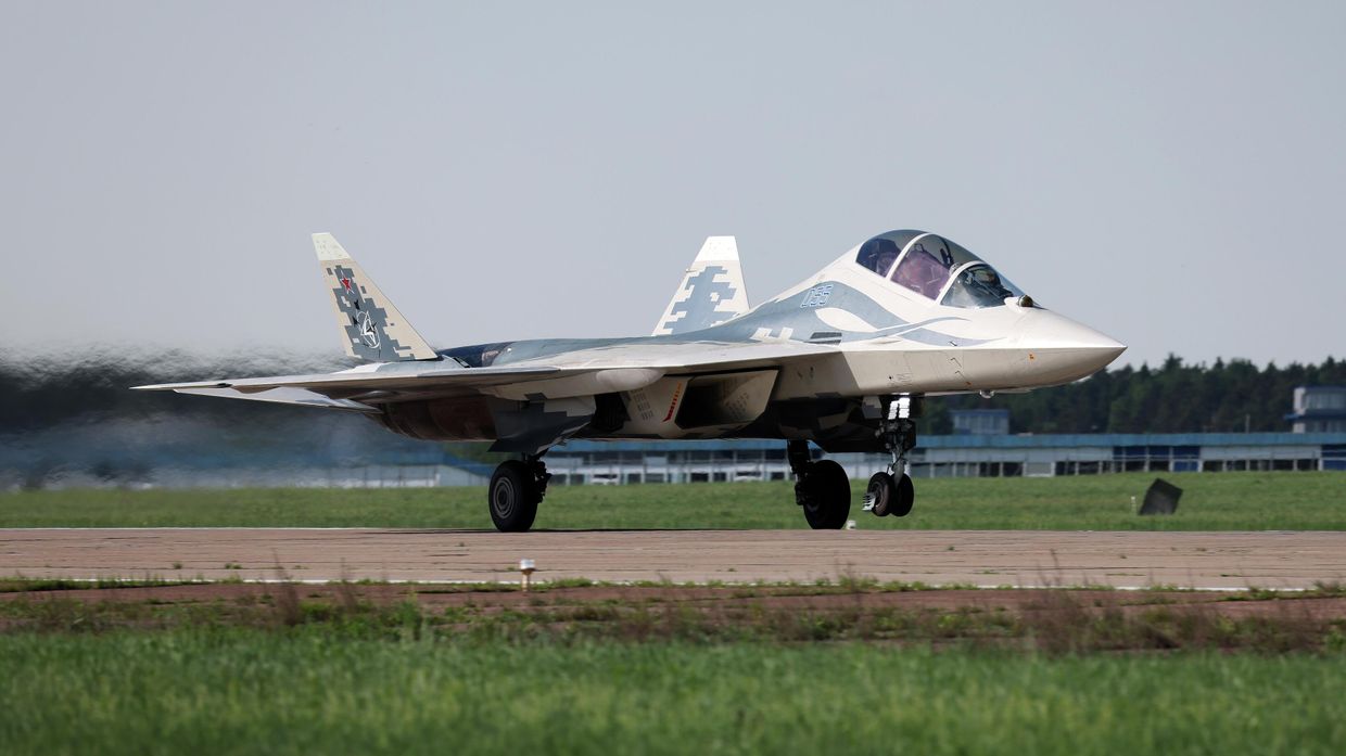 Первый полет двухместной версии истребителя пятого поколения Су-57