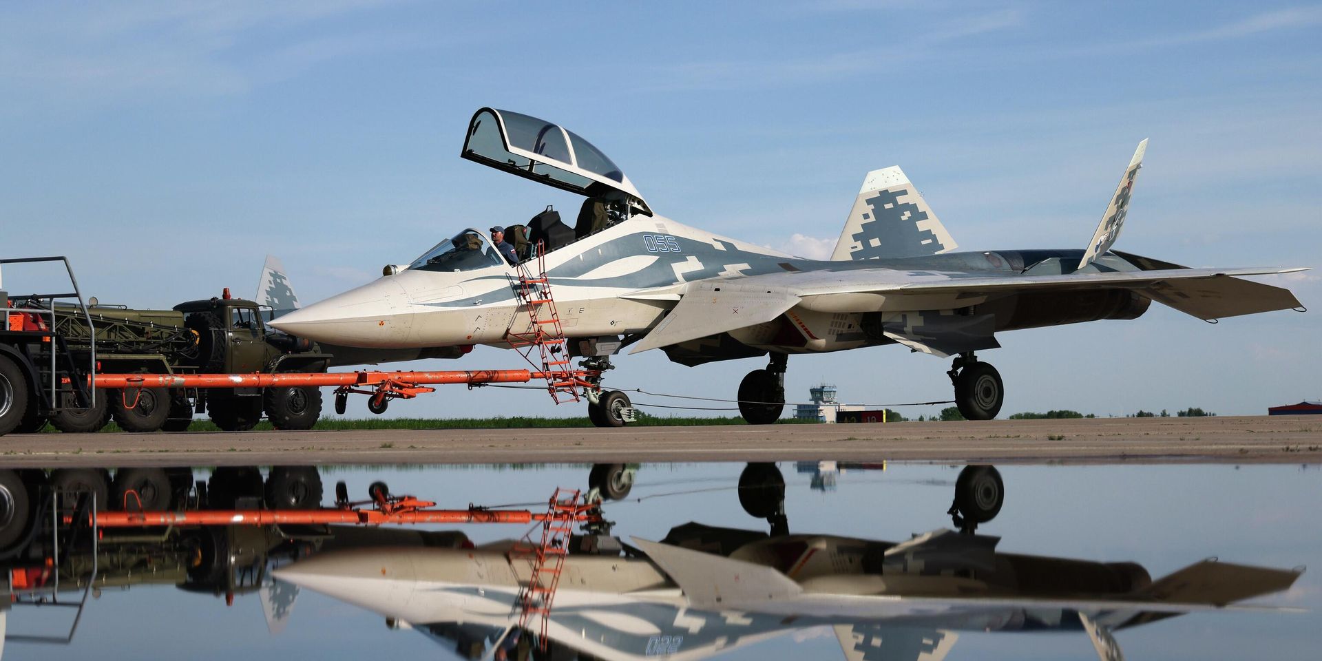 Первый полет двухместной версии истребителя пятого поколения Су-57 - ИноСМИ, 1920, 20.08.2026