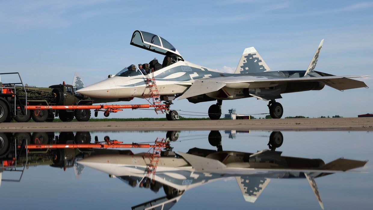 Первый полет двухместной версии истребителя пятого поколения Су-57