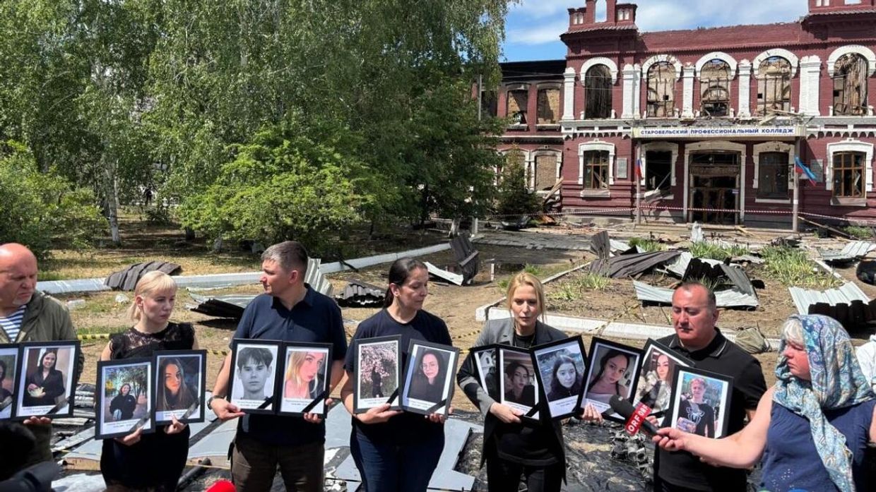 Иностранные журналисты на месте трагедии в Старобельске