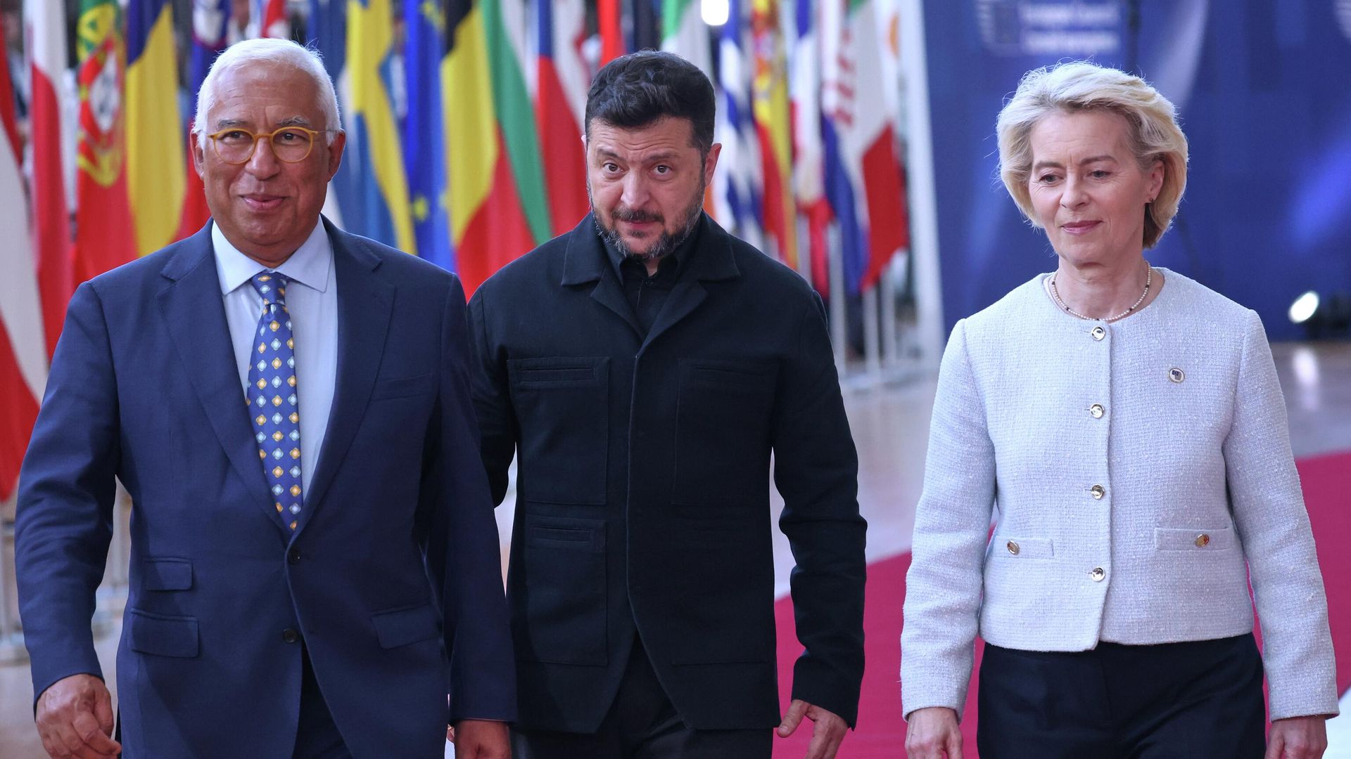 Президент Европейского совета Антонио Коста, Владимир Зеленский и председатель Европейской комиссии Урсула фон дер Ляйен (слева направо) прибывают на саммит ЕС в Брюсселе - ИноСМИ, 1920, 27.07.2026