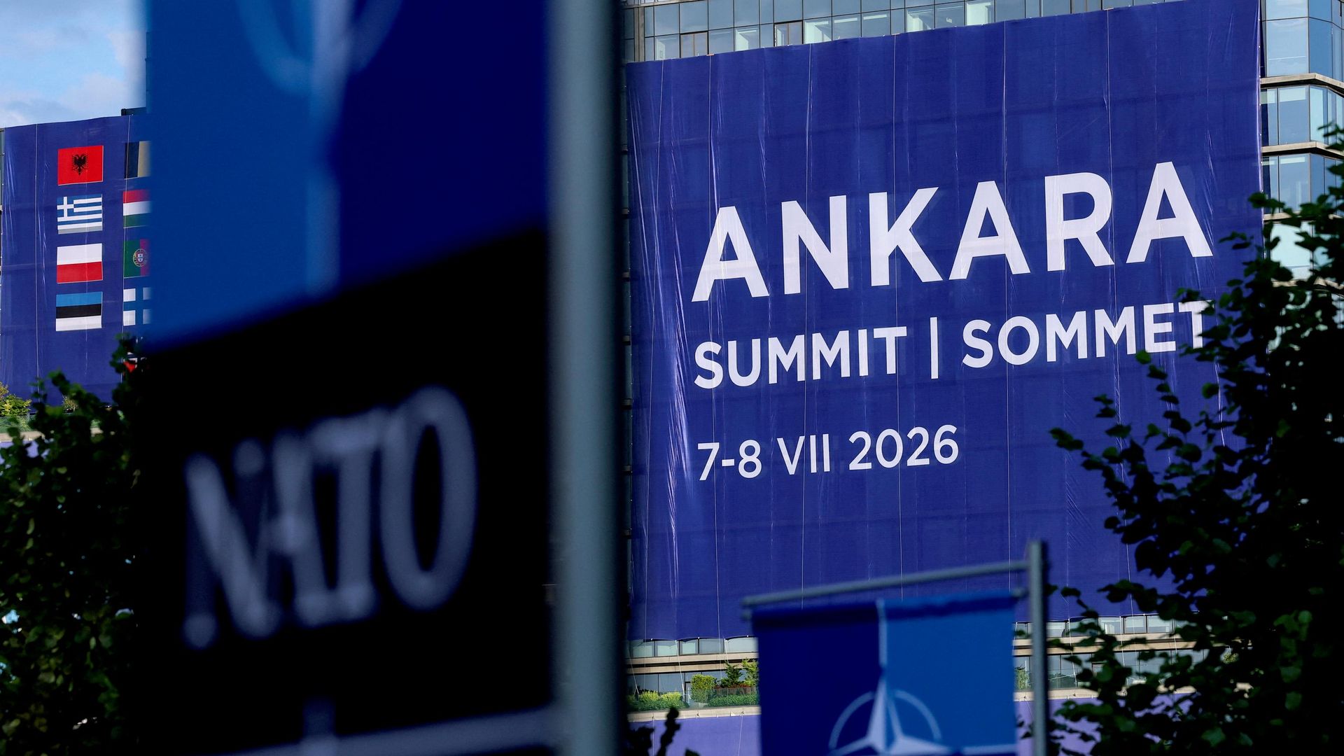 Плакат на здании в Анкаре, посвященный саммиту НАТО, 6 июля 2026 г.  - ИноСМИ, 1920, 31.07.2026