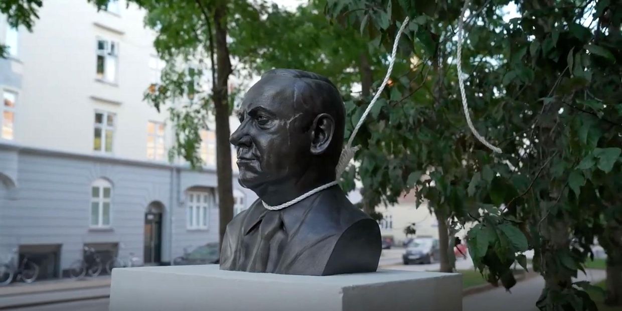 Бюст Бенджамина Нетаньяху после акта вандализма в Копенгагене, Дания
