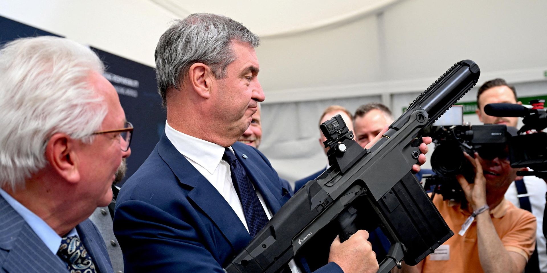 Премьер-министр Баварии Маркус Содер и генеральный директор Rheinmetall Армин Паппергер на церемонии закладки фундамента завода Rheinmetall в Ашау, Германия, 22 июля 2026 года - ИноСМИ, 1920, 13.08.2026