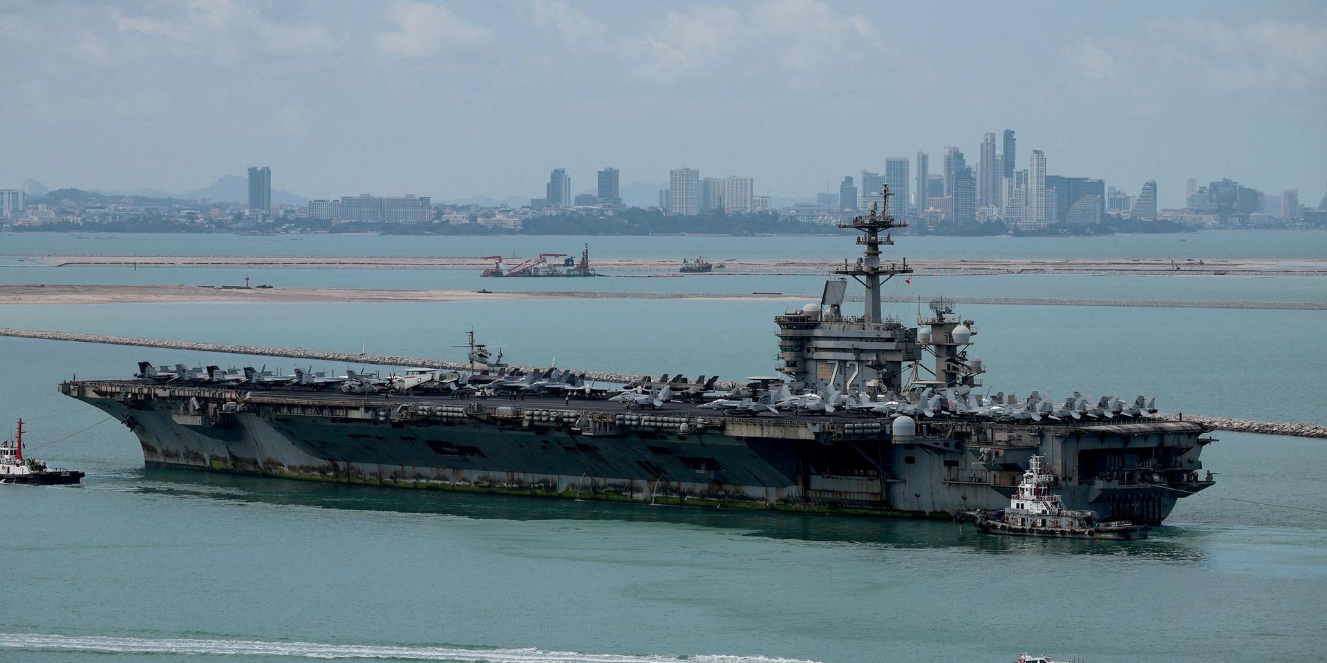 Авианосец ВМС США класса Нимиц USS Abraham Lincoln направляется в порт Лаем-Чабанг, Таиланд, 2 сентября 2026 года - ИноСМИ, 1920, 24.09.2026