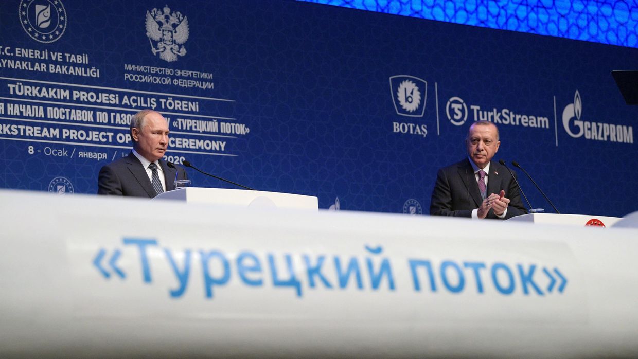 Президенты России и Турции В. Путин и Р. Эрдоган на церемонии открытия газопровода Турецкий поток в Стамбуле 8 января 2020 г.