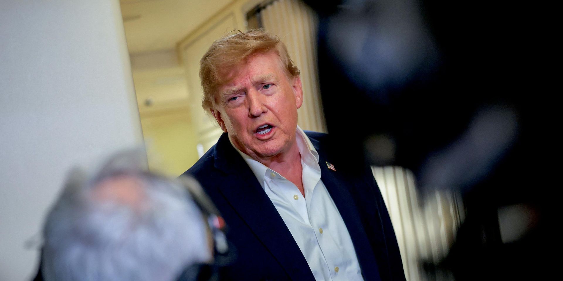 Президент США Дональд Трамп беседует с представителями СМИ на борту самолета Air Force One  - ИноСМИ, 1920, 14.09.2026