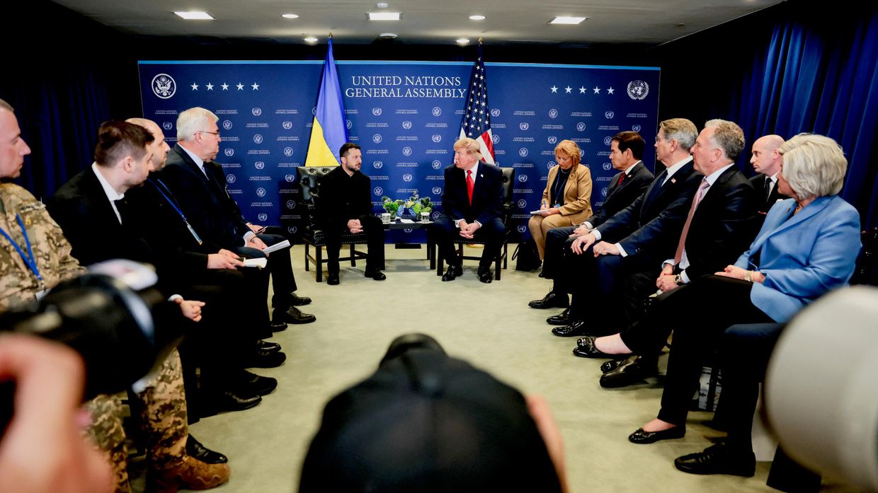 Владимир Зеленский во время встречи с президентом США Дональдом Трампом на ГА ООН