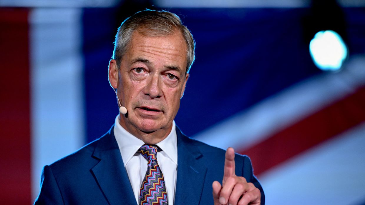 Лидер популистской правой партии Reform UK (Реформировать Соединенное Королевство) Найджел Фарадж выступает на пресс-конференции в Хайте, графство Кент, Великобритания