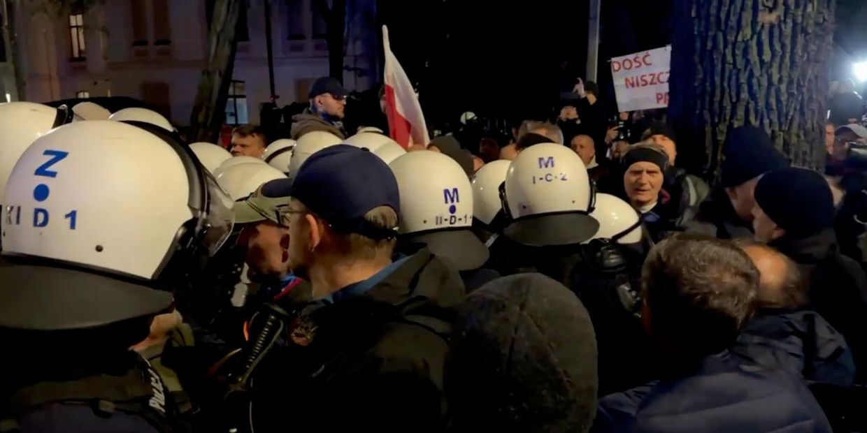 Протестующие в Польше
