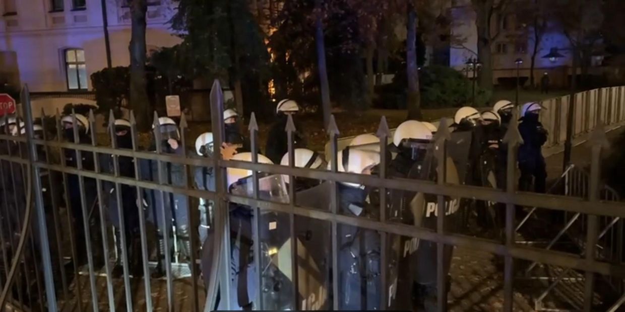 Протестующие в Польше