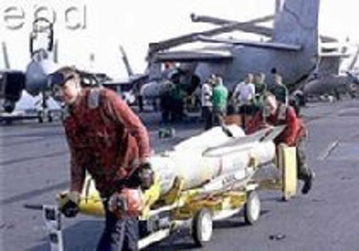 США применят бомбы нового типа для разрушения подземных укрытий в Афганистане picture