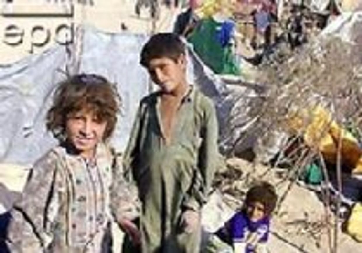 СУАРЕС ДЕЛЬ ТОРО: Бомбы породили почти миллион новых беженцев picture