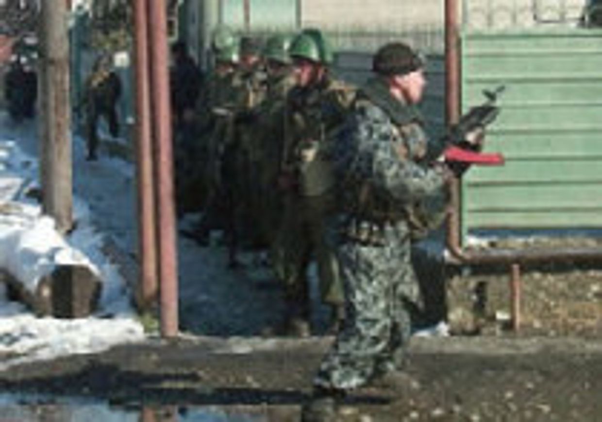Затруднения России в Чечне создают дилемму для Запада picture