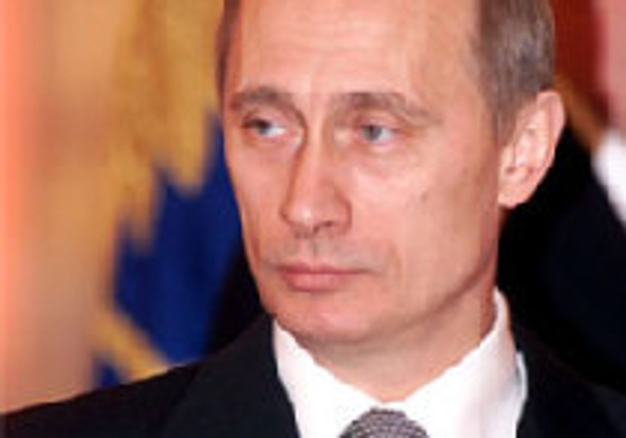 Быть может, рубашка президента Путина дает усадку? picture