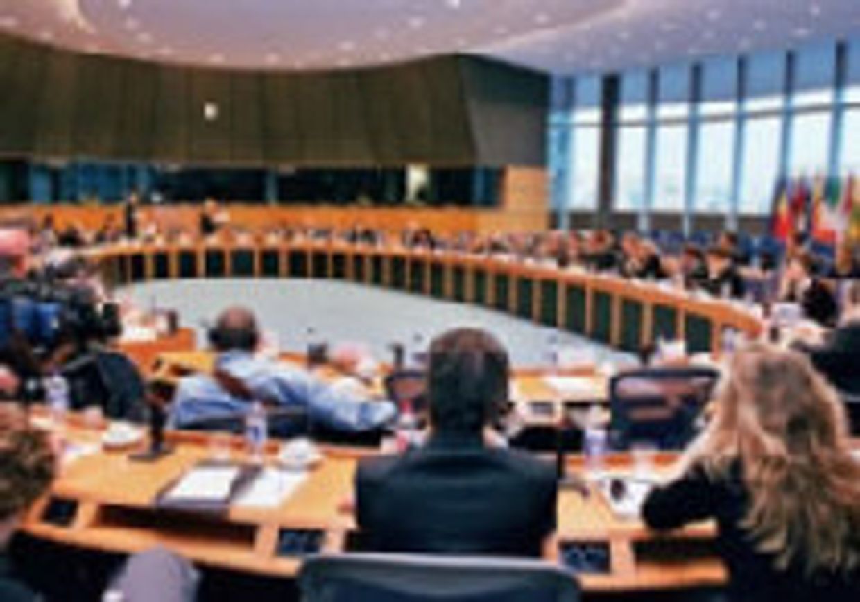 Европарламент обвинил Россию в угнетении финно-угорских народов picture