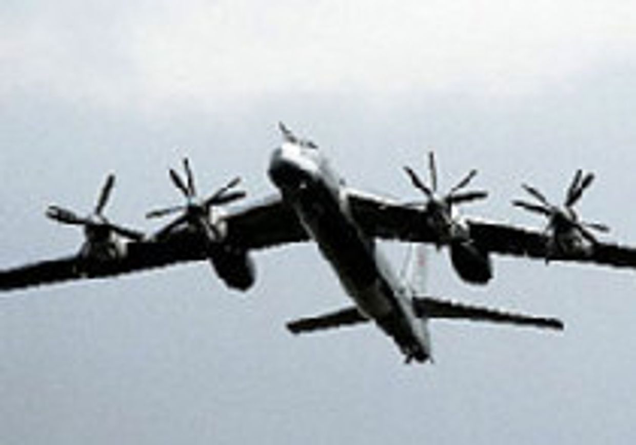 Россия демонстрирует свою мощь, возобновляя полеты времен холодной войны picture