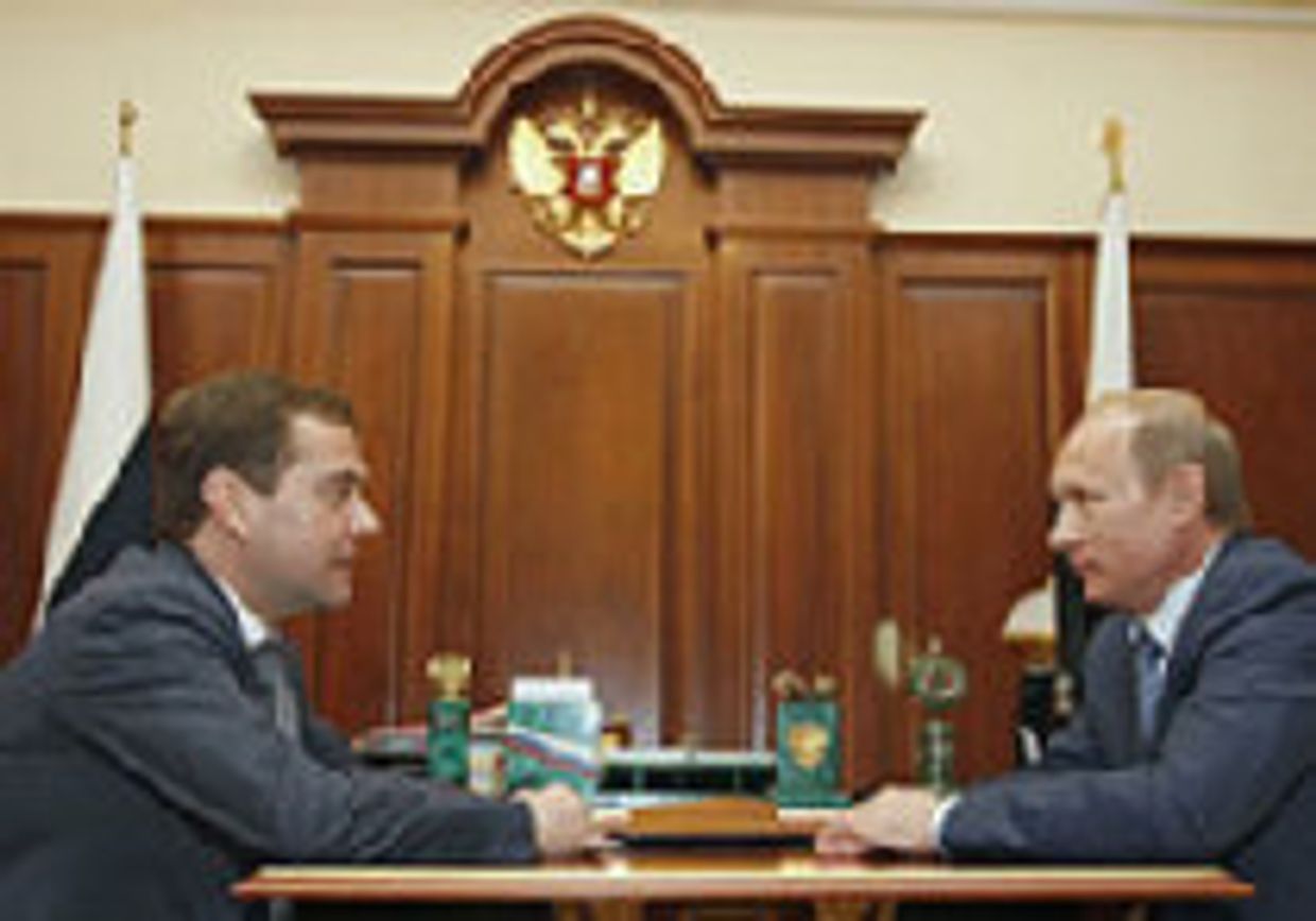 Медведев? Путин? - Мир пытается угадать настоящего хозяина Москвы picture