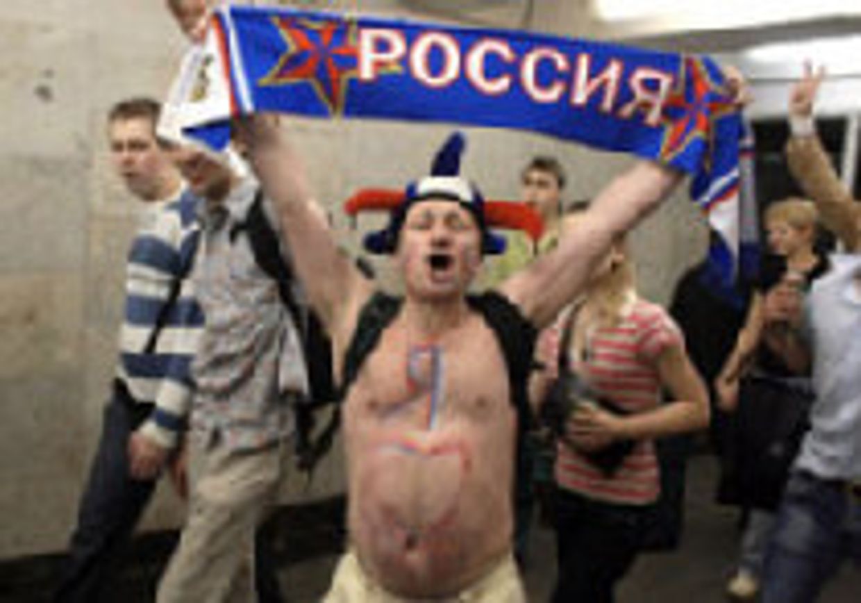 Русский болельщик: 'Хилтон', водка и золотые часы picture